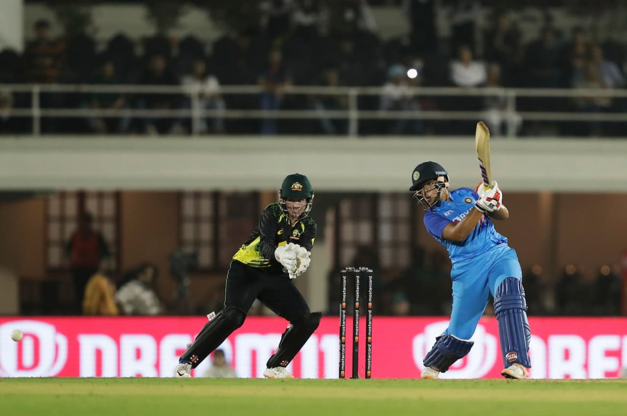 IND W vs AUS W: करो या मरो के मुकाबले में टीम इंडिया की हार, इस बल्लेबाज ने मचा दिया गदर