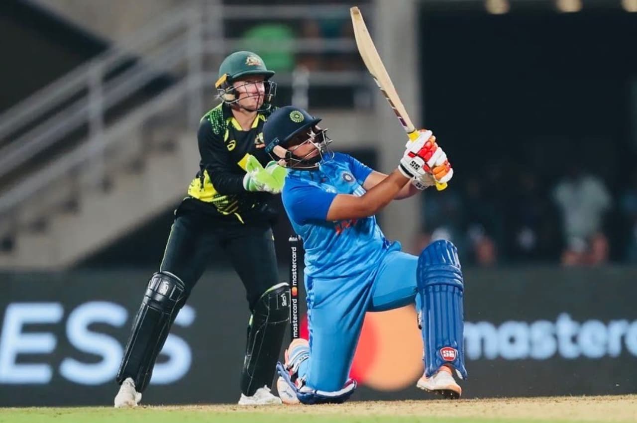IND W vs AUS W: रिचा घोष ने मुंबई में मचाई सनसनी, 210 की स्ट्राइक रेट से कूट डाले रन