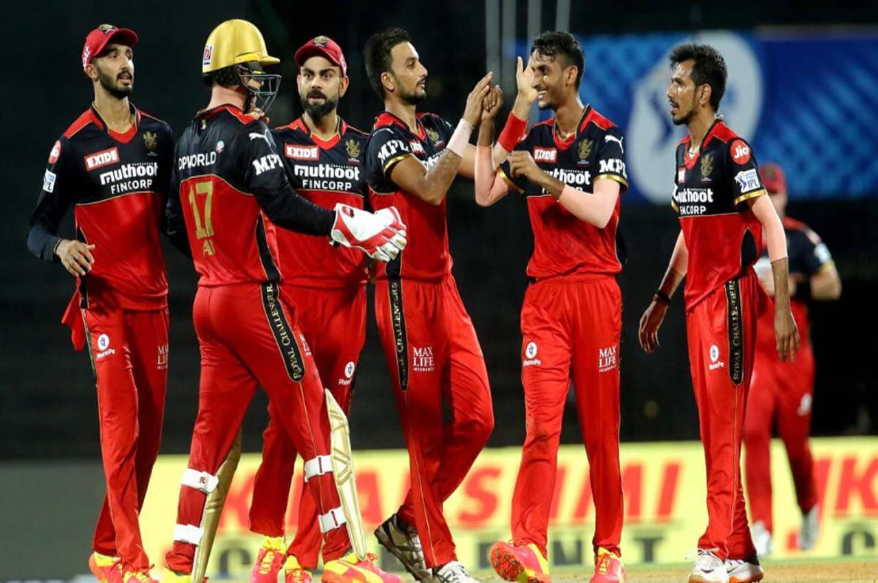 IPL 2023: 'सैम करन को खरीद नहीं सकती आरसीबी' ऑक्शन से पहले आकाश चोपड़ा ने बताई विराट की टीम के लिए स्ट्रेटजी