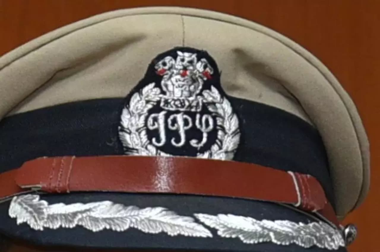 IPS Transfer in UP: योगी सरकार ने बदले 22 आईपीएस, Noida और गाजियाबाद में हुआ फेरबदल, देखें सूची