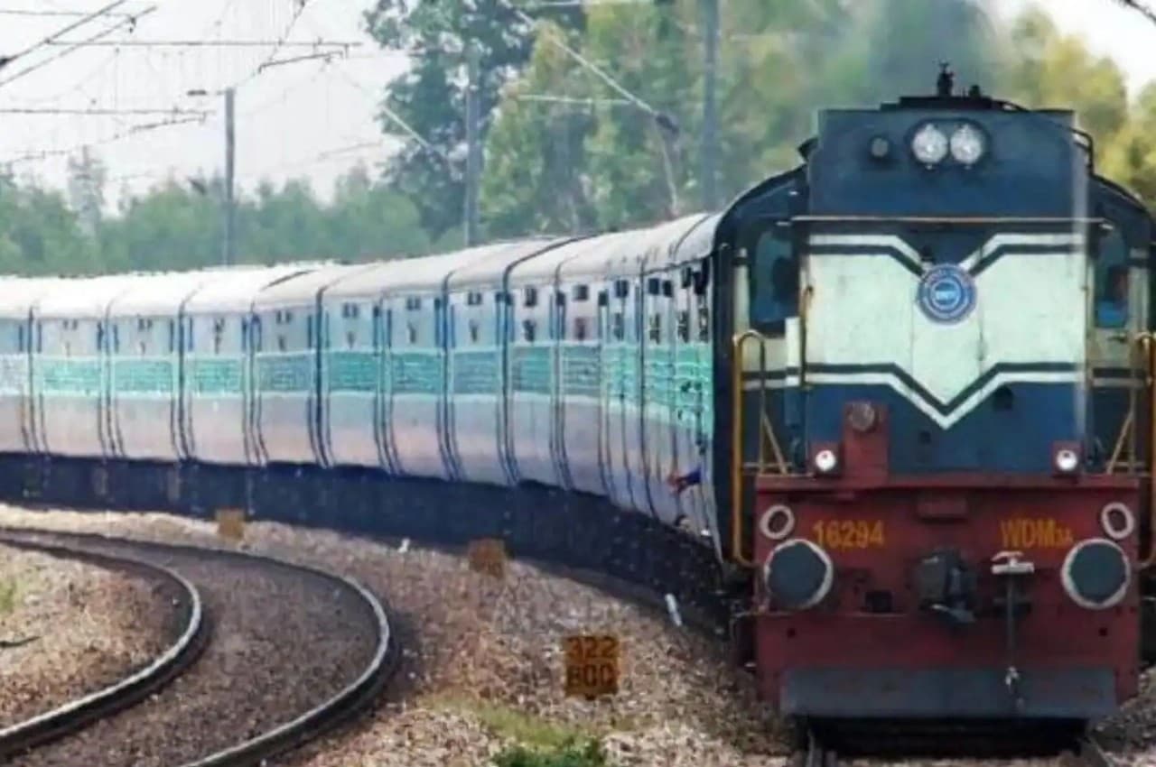 Indian Railway: भोपाल से आने-जाने वाली दो ट्रेनें रद्द, 6 का रास्ता बदला, यहां जानिए सबकुछ