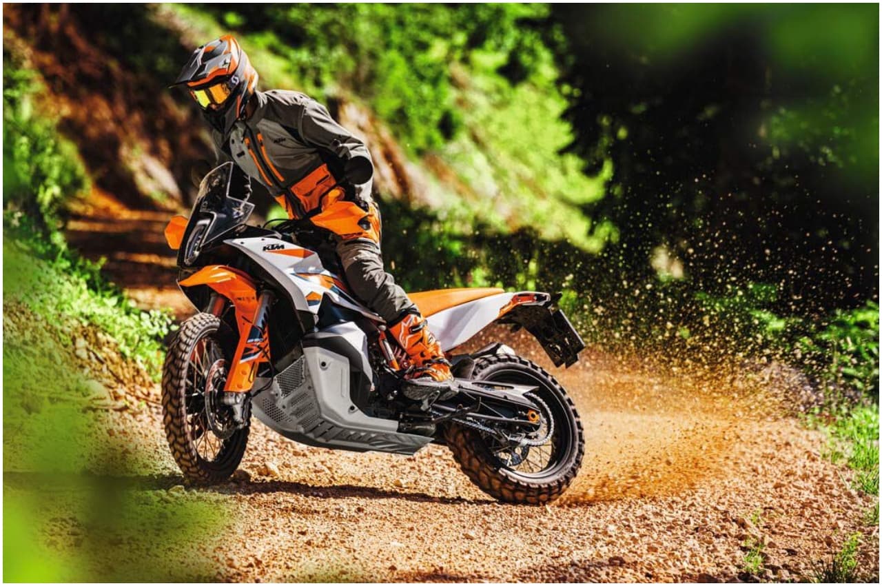 KTM 890 Adventure R: कार से भी तगड़े इंजन की मोटरसाइकिल से हटा पर्दा, मिलेंगे ये शानदार फीचर्स
