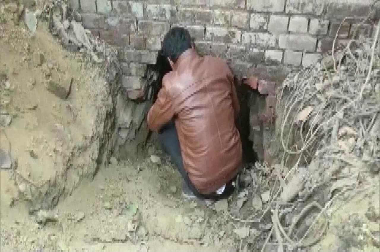 कानपुर में चोरों ने बैंक से चुराया 1.8 किलो सोना, तरीका जानकर रह जाएंगे हैरान
