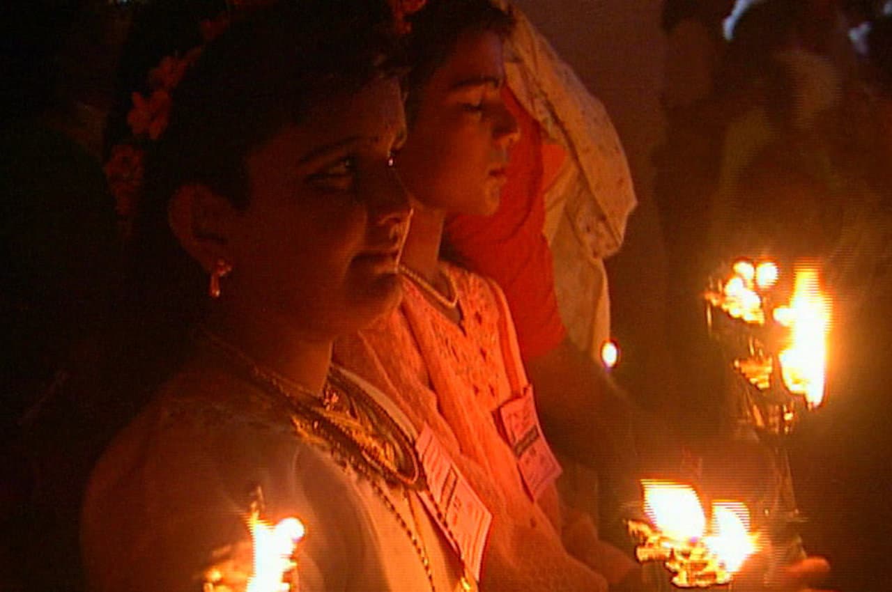इस मंदिर में महिलाओं के वस्त्र पहन कर पुरुष करते हैं पूजा, मिलती है सरकारी नौकरी और सुंदर पत्नी!