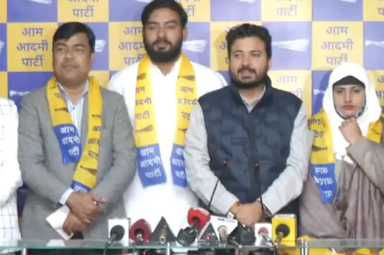 दिल्ली कांग्रेस को बड़ा झटका, पार्षद नाजिया खातून-शबीला बेगम AAP में शामिल