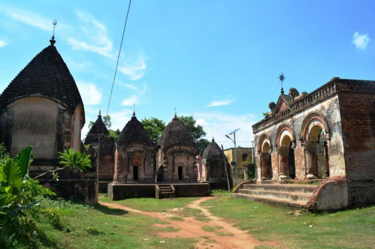 भारत के इस गांव में थे 108 मंदिर और 108 तालाब, आज भी दुनिया देख कर चौंक जाती हैं
