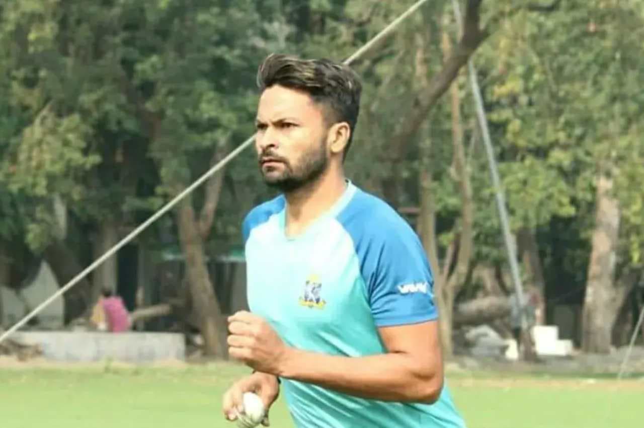 IPL Auction 2023: पिता को काबिलियत पर था शक, बेटा बना करोड़पति, 5.50 करोड़ में बिके बिहार के लाल मुकेश कुमार