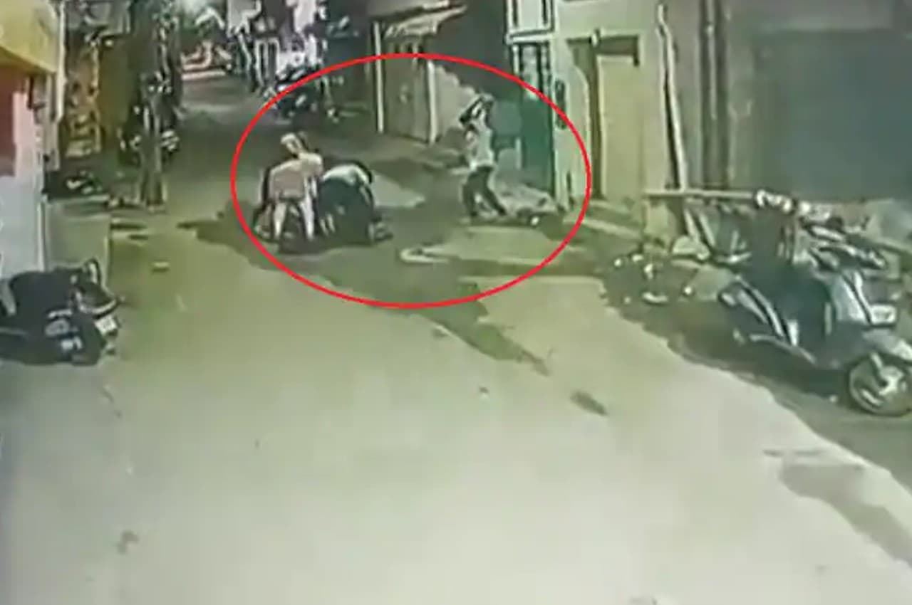 बेंगलुरु में छह लोगों ने पहले युवक को घेरा, घसीटा; फिर पत्थर से मारकर मौत के घाट उतारा