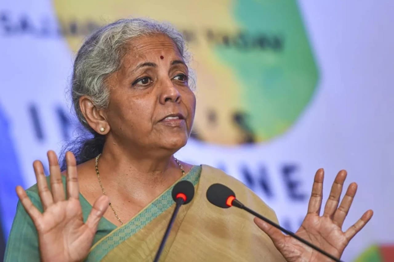 Income Tax Slab Rate: 2023-24 के बजट में टैक्सपेयर्स को राहत देने की तैयारी! इतनी कमाई वालों को नहीं देना होगा टैक्स