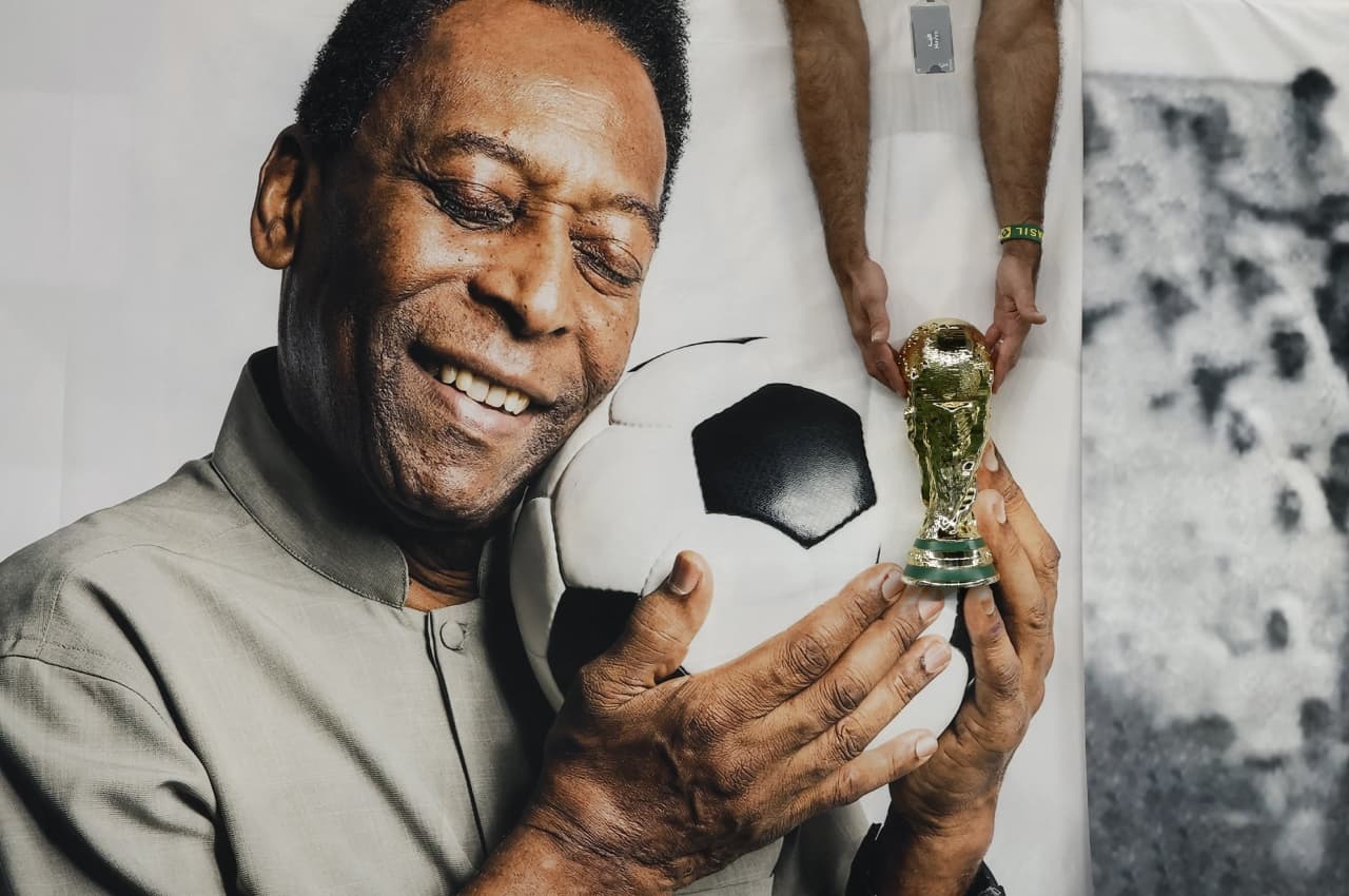 FIFA World Cup के बीच दुखद खबर, फुटबॉल के दिग्गज पेले की हालत नाजुक, डॉक्टरों ने बंद की कीमोथेरेपी