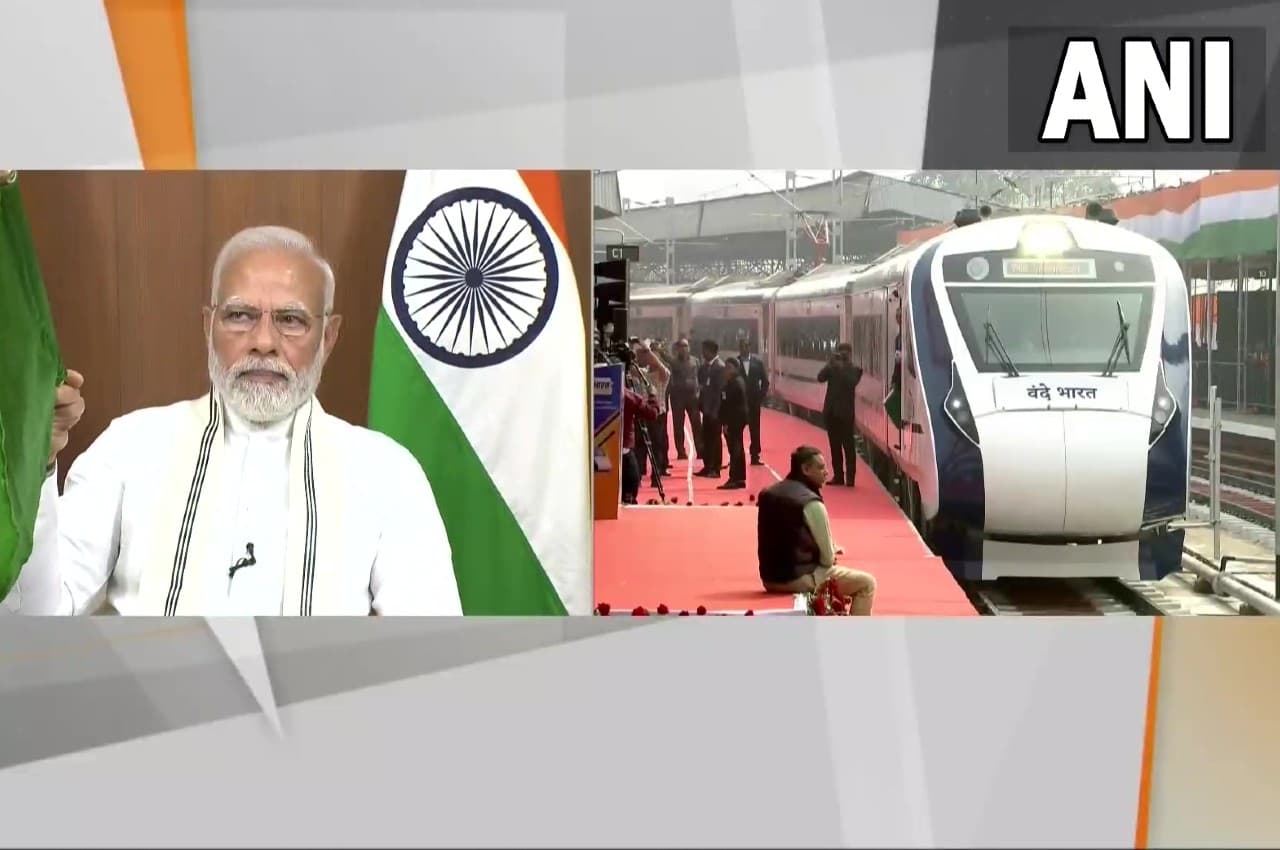 PM Modi: मां को अंतिम विदाई दी, कुछ घंटे बाद ही पश्चिम बंगाल की जनता को प्रधानमंत्री ने दी ये सौगातें