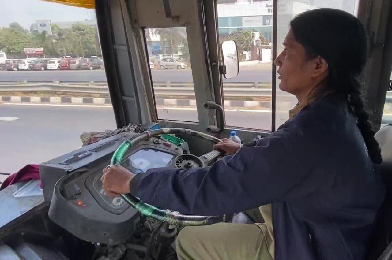 VIDEO: पति की मौत के बाद भी नहीं मानी हार... प्रियंका शर्मा ऐसे बनी यूपी की पहली सरकारी बस ड्राइवर