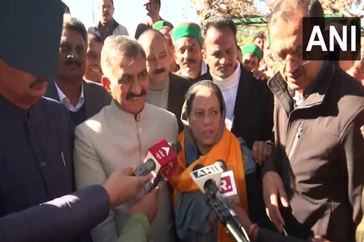 Himachal CM Oath Ceremony: सुखविंदर सुक्खू ने प्रतिभा सिंह को शपथ ग्रहण समारोह का दिया न्यौता, कहा- मैं आऊंगी