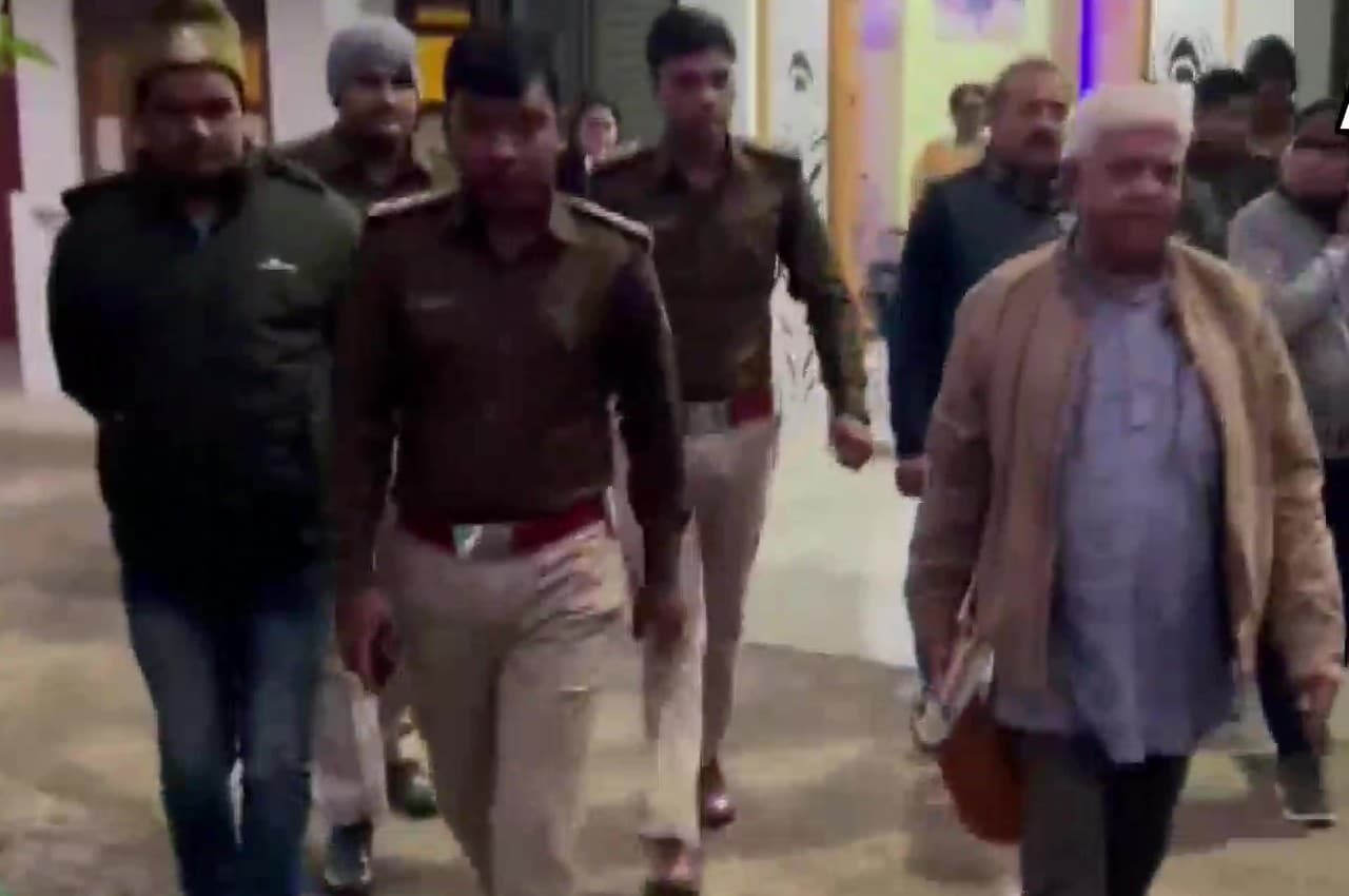 MP News: PM मोदी के खिलाफ विवादित बयान को लेकर कांग्रेस नेता राजा पटेरिया दमोह से गिरफ्तार