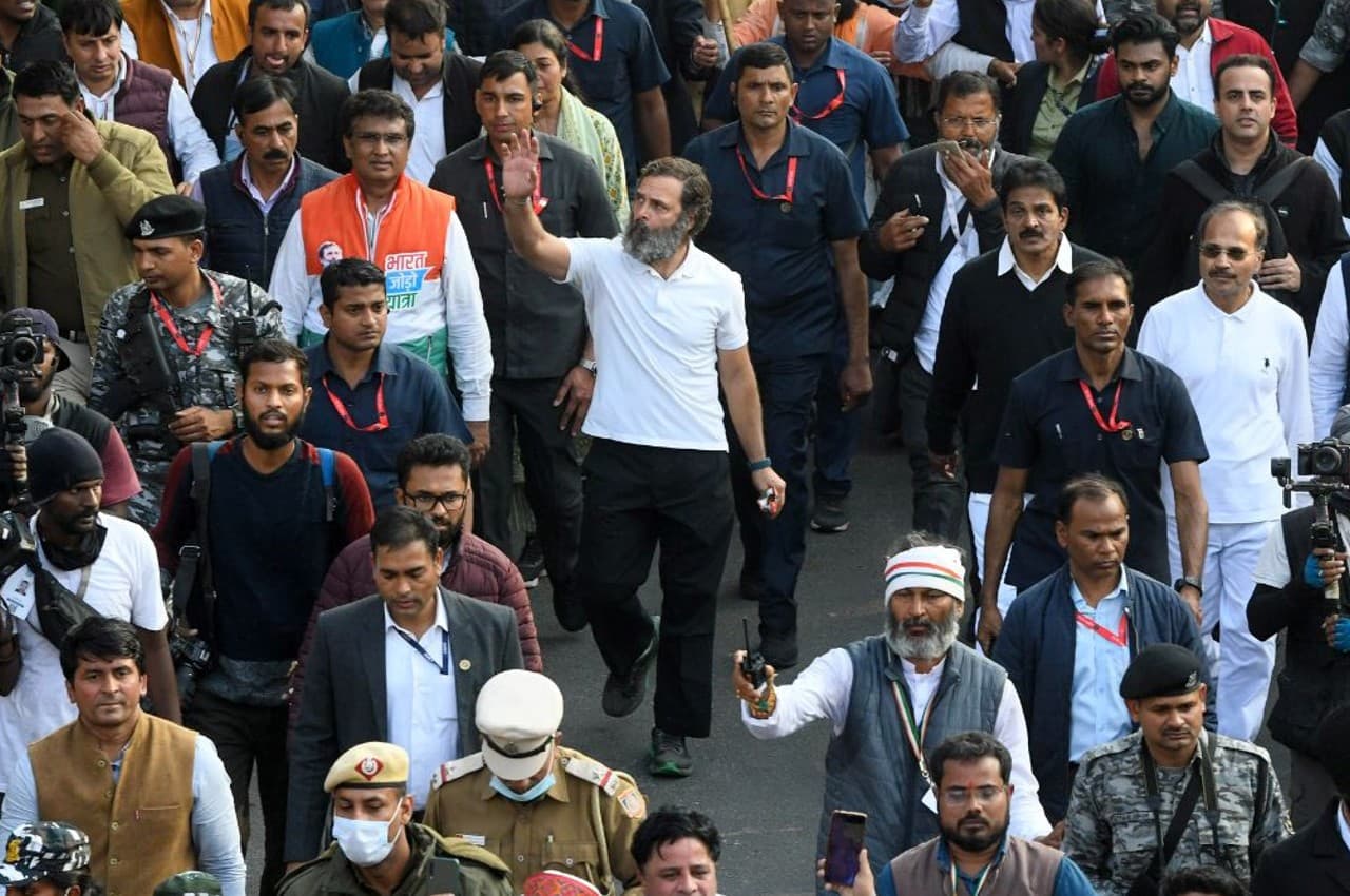 Rahul Gandhi Security: सुरक्षा में सेंध मामले में नया मोड़, राहुल गांधी बोले- बुलेट प्रूफ कार में भारत जोड़ो यात्रा संभव नहीं