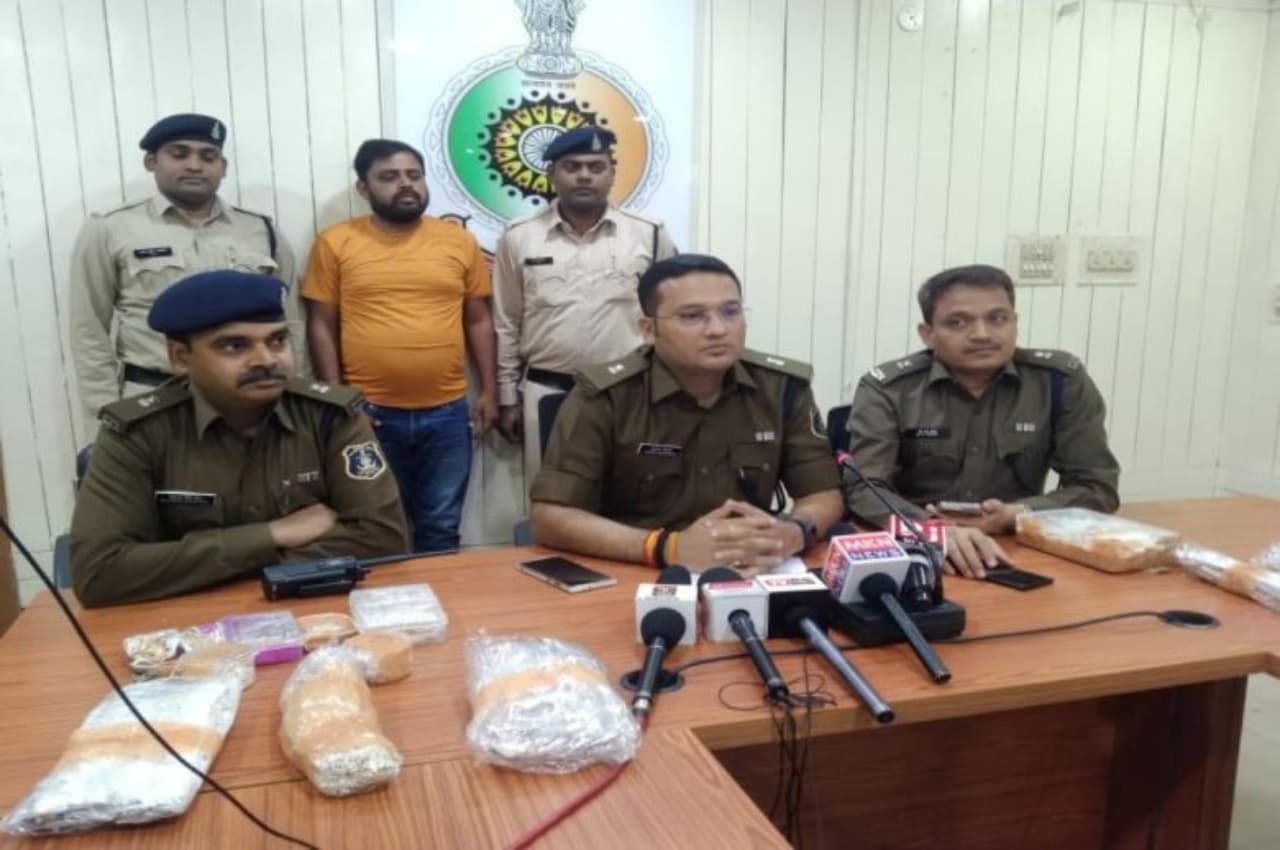 Raipur Crime News: कम दाम में सोना दिलाने के नाम पर करोड़ों की ठगी, 42 लाख के जेवरात के साथ मास्टर माइंड गिरफ्तार