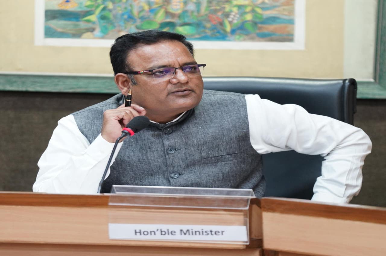 समाज कल्याण मंत्री राजकुमार आनंद ने की समीक्षा बैठक, विभागीय योजनाओं के प्रति जनता को जागरूक करने के दिए निर्देश