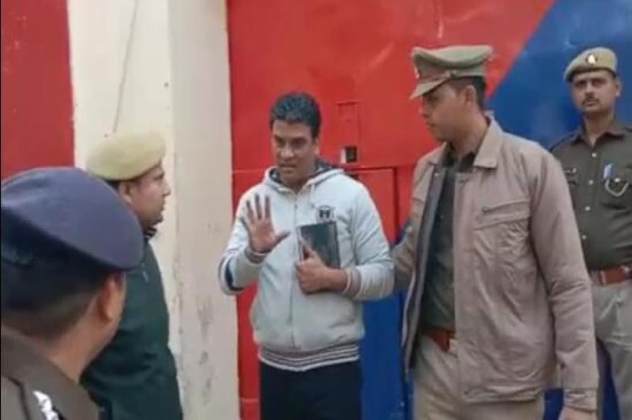 जेल में बंद सपा विधायक इरफान सोलंकी की मुश्किलें बढ़ीं, 3 मुकदमे और दर्ज, गैंगस्टर भी लगा