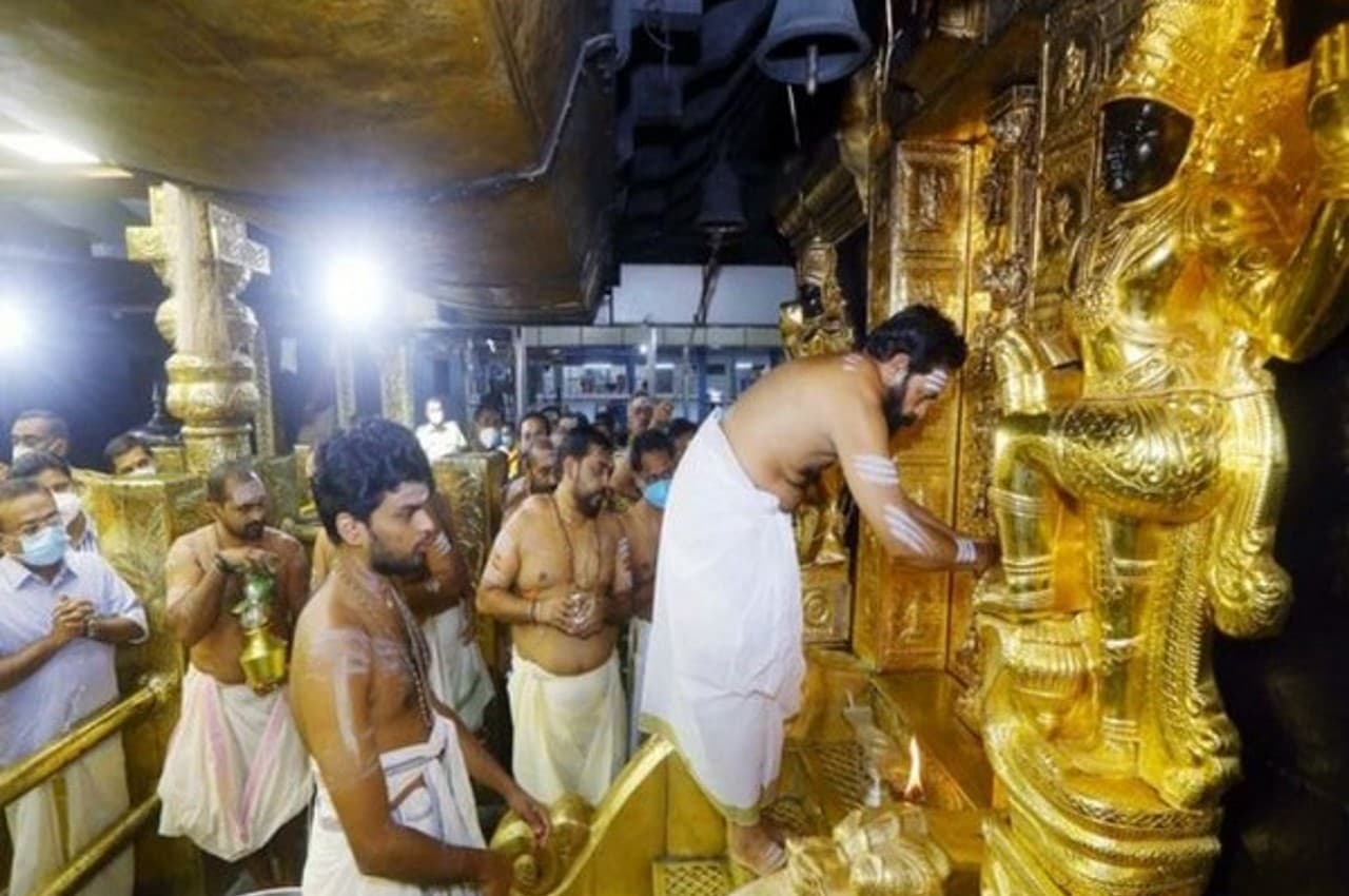 Sabarimala Temple: सबरीमाला मंदिर में रिकॉर्ड भीड़, 1 लाख से अधिक श्रद्धालुओं ने दर्शन के लिए की बुकिंग
