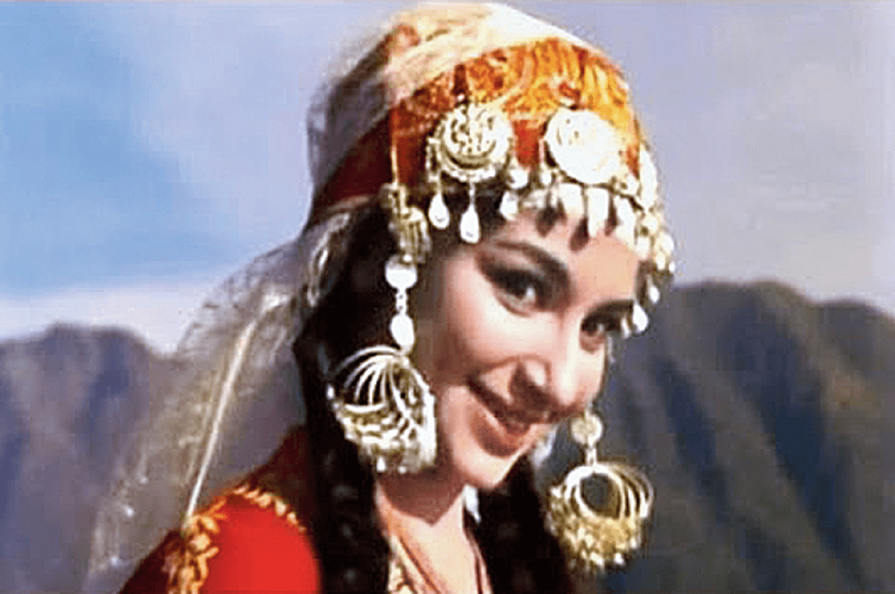 Sharmila Tagore B'day: कानपुर से आई एक लड़की, जिसने 'कश्मीर की कली' बन किया करोड़ों दिलों पर राज