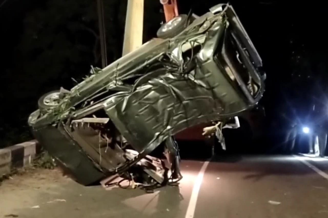 Tamilnadu Accident News: थेनी जिले में 40 फीट गहरे गड्ढे में गिरी कार, सबरीमाला से दर्शन कर लौट रहे 8 श्रद्धालुओं की मौत