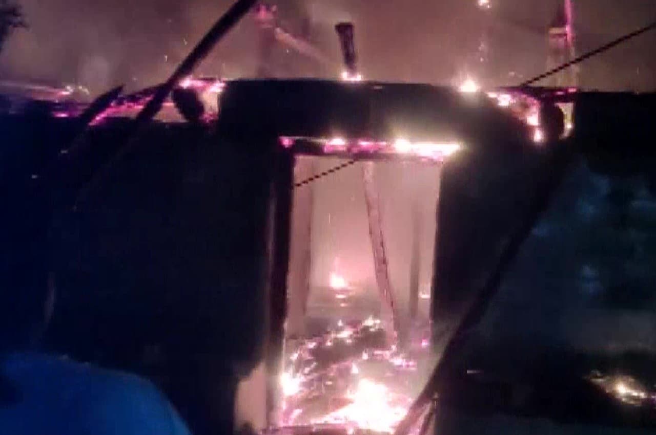 Telangana Fire: तेलंगाना में घर में लगी भीषण आग, एक ही परिवार के 6 लोगों की झुलसकर मौत