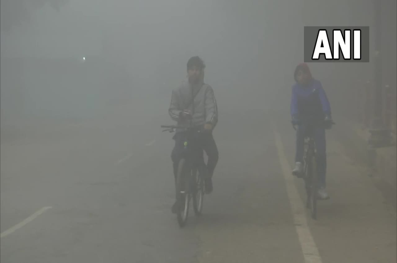 Cold Wave in UP: लखनऊ के बाद गाजियाबाद और अयोध्या में भी स्कूलों का समय बदला