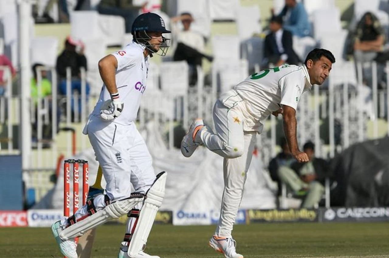 Pak vs Eng: पाकिस्तान के इस गेंदबाज ने डेब्यू मैच में ही बनाया शर्मनाक Record, टूट गया 113 साल पुराना रिकॉर्ड