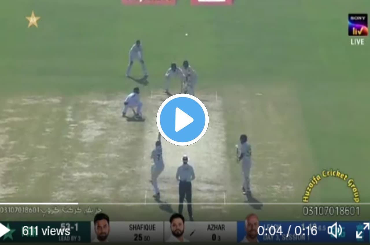 PAK  vs ENG: Azhar ali को  Jack Leach ने दिया गच्चा...क्रीज से निकलते ही उड़ा दी गिल्लियां,देखें VIDEO