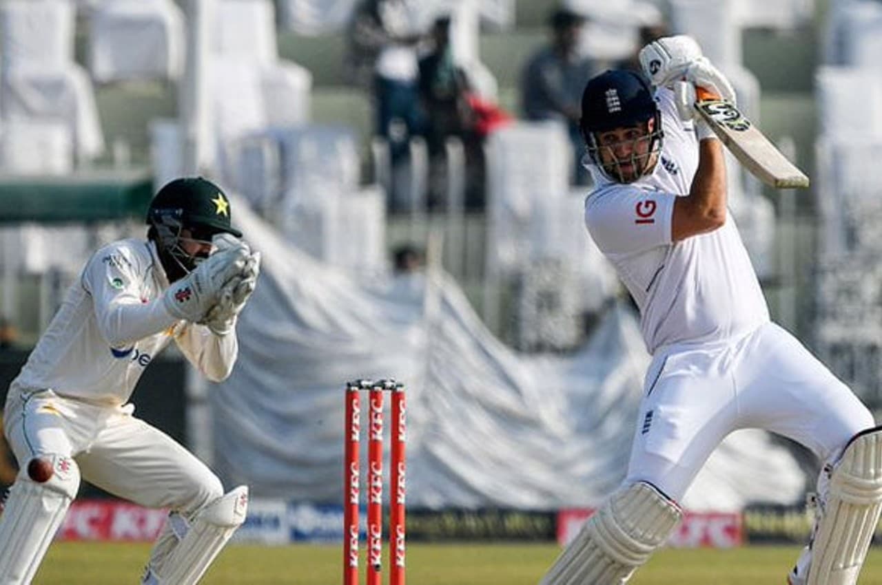 PAK vs ENG: इंग्लैंड को लगा बड़ा झटका..तूफानी ऑलराउंडर पूरी टेस्ट सीरीज से बाहर