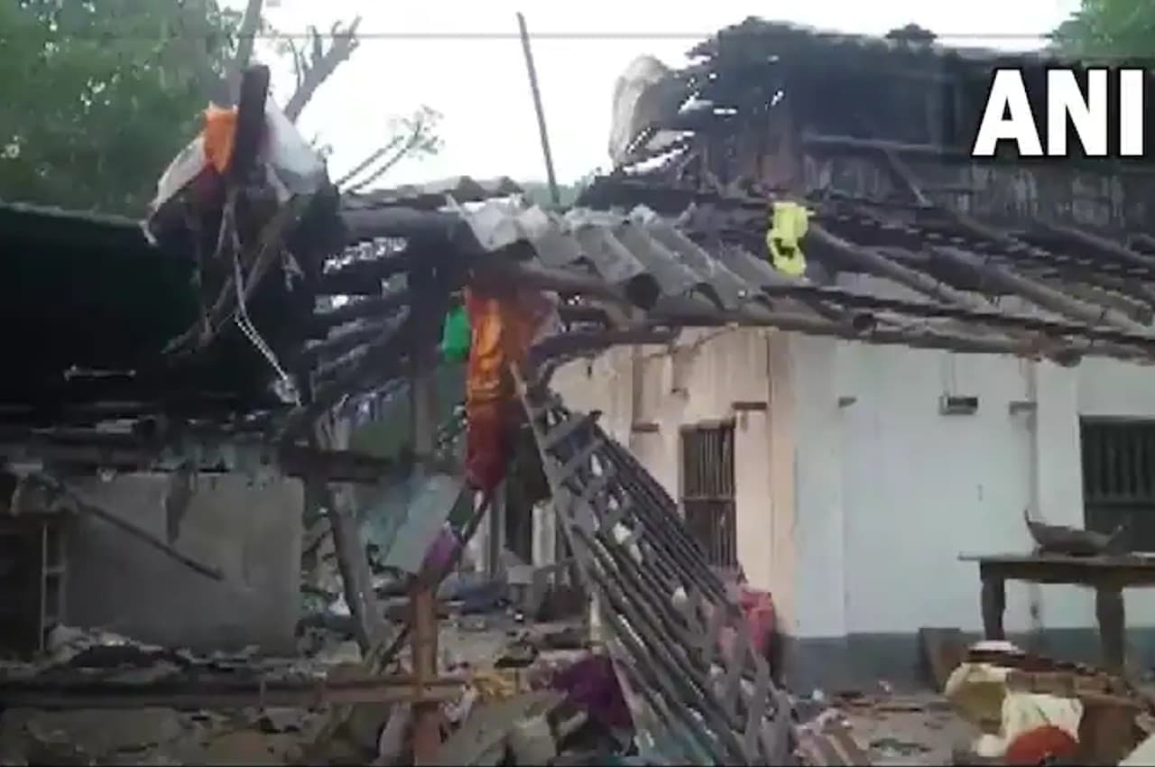 WB Blast: मेदिनीपुर में अभिषेक बनर्जी की रैली से पहले TMC बूथ अध्यक्ष के घर ब्लास्ट, दो की मौत