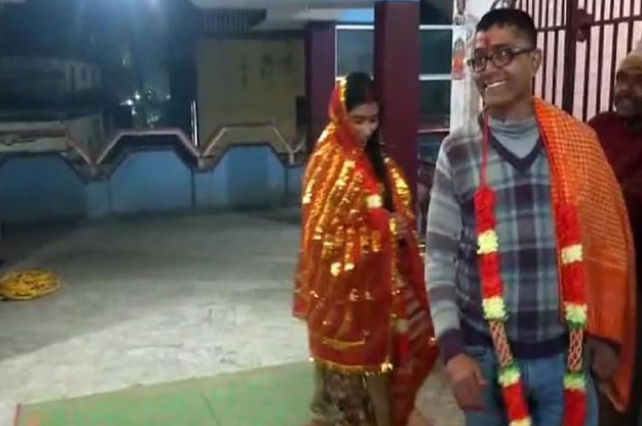प्यार की कोई उम्र नहीं होती: अंग्रेजी पढ़ाते-पढ़ाते 50 साल के टीचर ने 20 की स्टूडेंट को पढ़ा दिया LOVE का चेप्टर, फिर जो हुआ वो हैरान कर देगा
