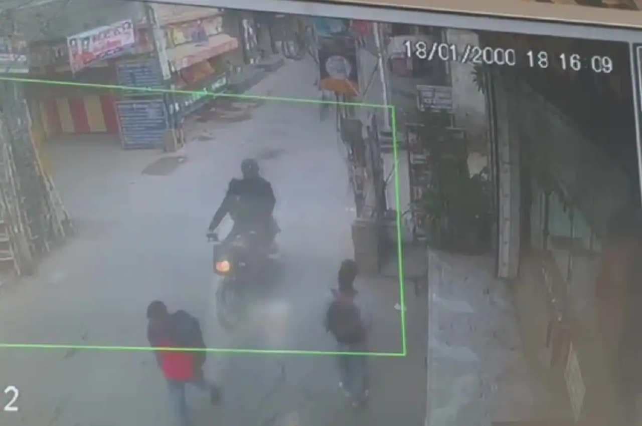 लड़की पर एसिड अटैक को लेकर राष्ट्रीय मानवाधिकार पैनल ने दिल्ली सरकार, पुलिस को भेजा नोटिस