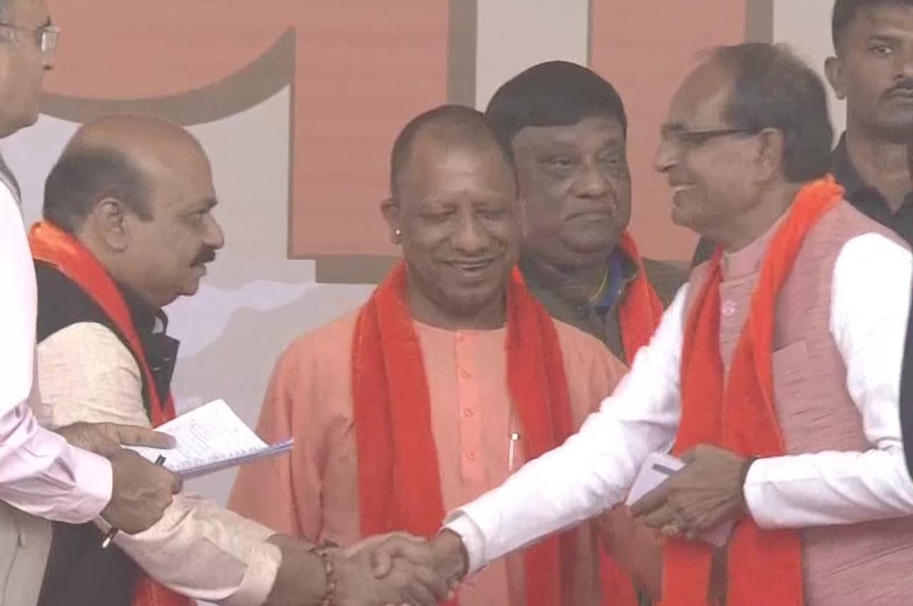 Bhupendra Patel Oath Taking Ceremony: भूपेंद्र पटेल के शपथ ग्रहण समारोह में मुख्यमंत्रियों का जमावड़ा; PM मोदी, नड्डा समेत कई केंद्रीय मंत्री भी पहुंचे