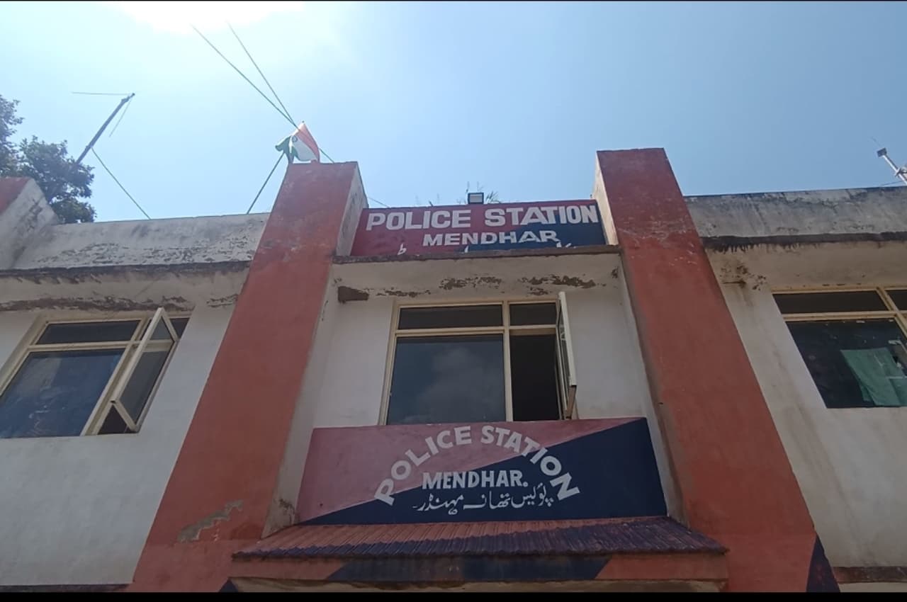 Poonch: तस्करी में छात्राओं का इस्तेमाल, पाकिस्तान की नई चाल नाकामयाब