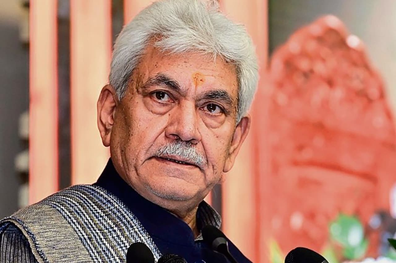 जम्मू-कश्मीर: परिवारों का डेटाबेस बनाने पर सियासी उठापटक तेज, उपराज्यपाल मनोज सिन्हा ने दिया ये बयान
