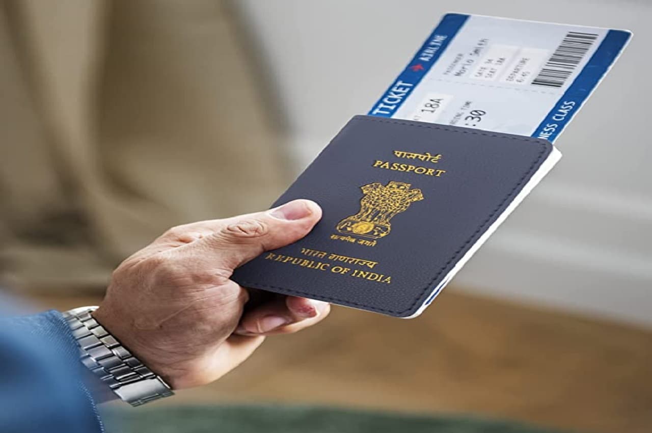 New Passport Status: पासपोर्ट के लिए कर चुके हैं अप्लाई, लेकिन अभी तक नहीं पहुंचा घर...तुरंत करें ये काम