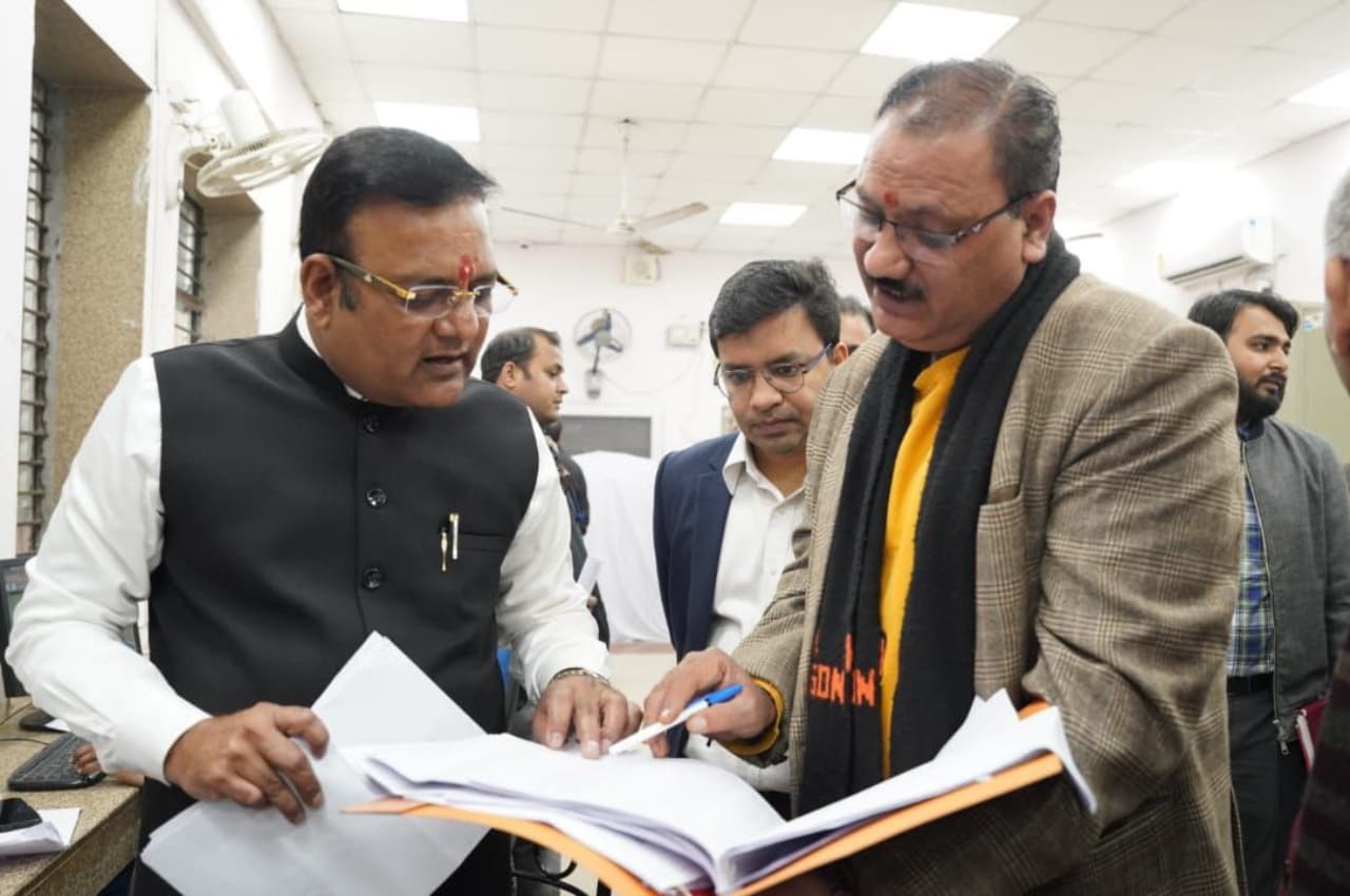 दिल्ली: मंत्री राजकुमार आनंद ने लोगों की समस्याओं का तुरंत निवारण करने का दिया आदेश