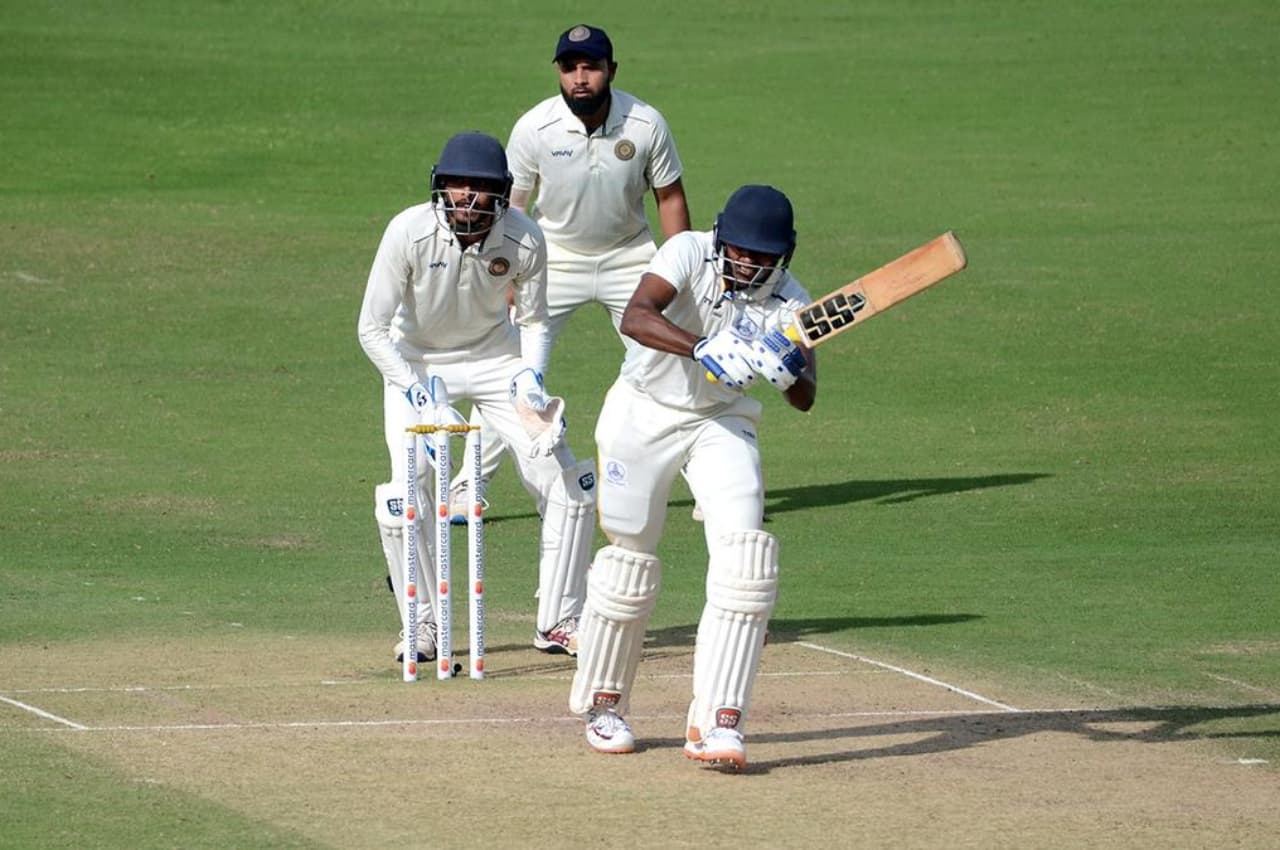 Ranji Trophy: किसी की अंगुली टूटी, किसी को हेलमेट में लगी बॉल, बल्लेबाजों के लिए काल बनी ये पिच