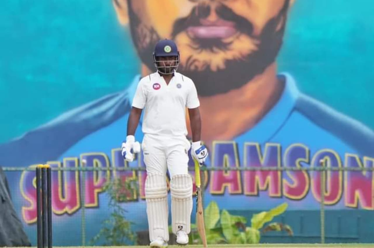 Ranji Trophy: संजू सैमसन ने अपनी फोटो के सामने मचाई तबाही, ठोक डाले इतने रन