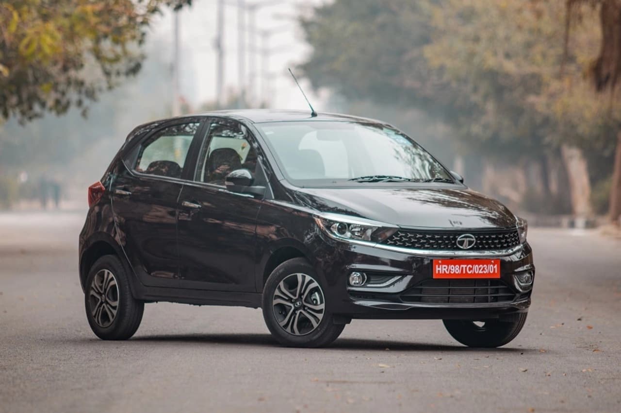 Tata Tiago EV की यह खासियतें इसे बना रही स्पेशल, जानें इस सस्ती इलेक्ट्रिक कार के दमदार फीचर्स 
