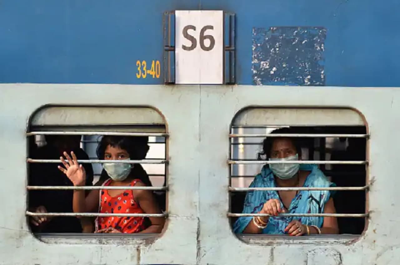 Railway woman rule: ट्रेनों में महिलाओं की सुरक्षा हुई मजबूत! भारतीय रेलवे ने जारी की ये गाइडलाइंस