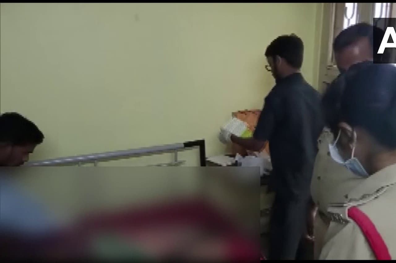 हैदराबाद में एक ही परिवार के चार लोगों की मौत, घर में संदिग्ध हालत में पड़े मिले शव