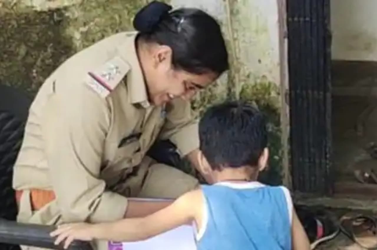 यूपी में 9 साल का बच्चा डैडी मम्मी की इस मामूली बात से था नाराज, बुला ली पुलिस