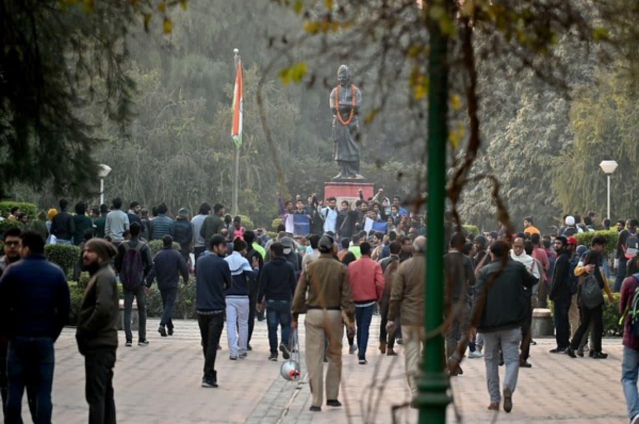 BBC Documentary Row: डीयू में हंगामा करने वालों को तलाश कर लाएंगे यह 7 लोग, इस दिन VC की टेबल पर होगी रिपोर्ट