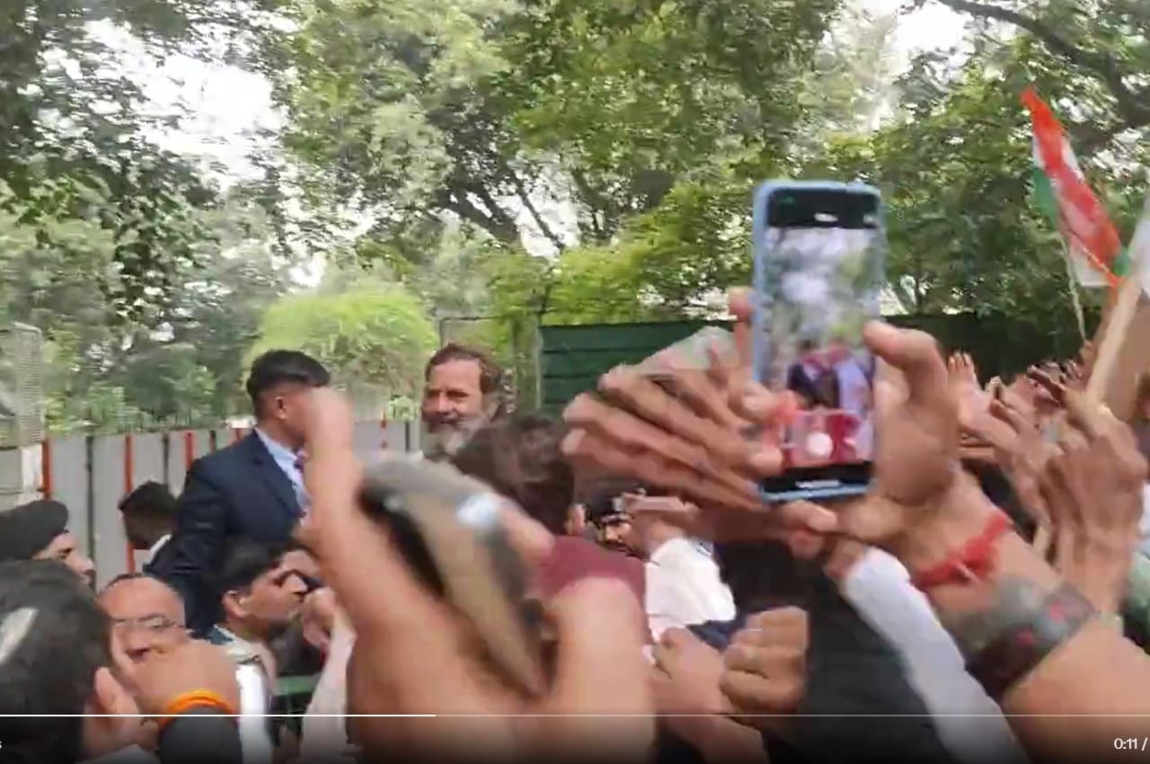 Rahul gandhi: दिल्ली निवास पर स्वागत में उमड़े कार्यकर्ता, भारत जोड़ो यात्रा खत्म कर पहली बार पहुंचे हैं