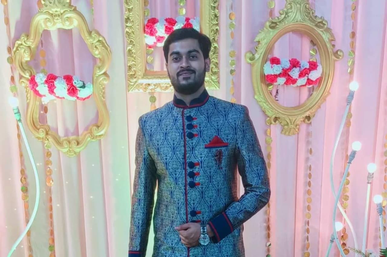 रांची के हॉस्टल में फंदे से लटका मिला IIM के स्टूडेंट का शव, बंधे थे हाथ