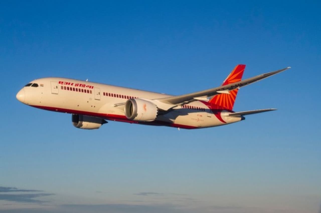 10 दिन में दूसरी घटना, अब शराब के नशे में एक यात्री ने महिला के कंबल पर किया पेशाब