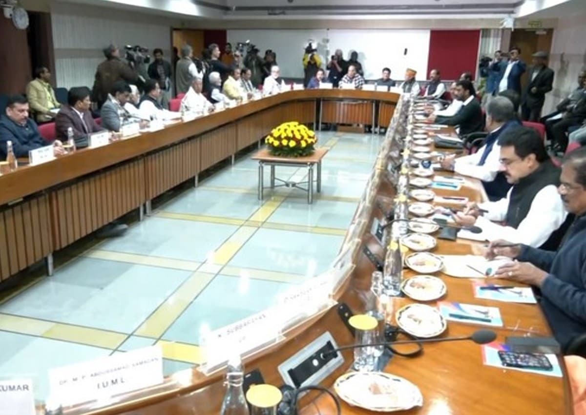 Parliament Budget Session: सर्वदलीय बैठक में 27 दलों के नेता शामिल, अडाणी और BBC डॉक्यूमेंट्री बैन का मुद्दा उठा