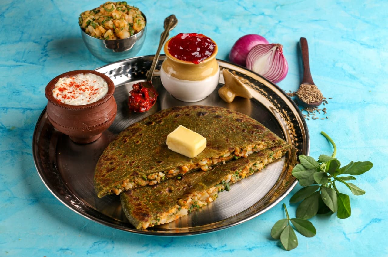 Aloo Methi Paratha: सिर्फ मेथी नहीं, आज ट्राय करें आलू के साथ नई पराठा रेसिपी, स्वाद में है बेहद स्वादिष्ट!